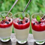 Panna cotta au chocolat blanc et son coulis de framboises pour 6 personnes