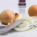 couteaux oignons coupés