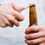 comment ouvrir une bouteille sans tire bouchon