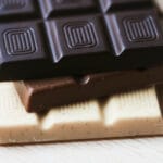 Chocolat noir, lait ou blanc : lequel choisir ? Tablette de chocolat noir, de chocolat au lait et de chocolat blanc
