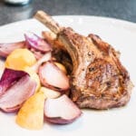 Épaule d'agneau confite au miel, citron et romarin